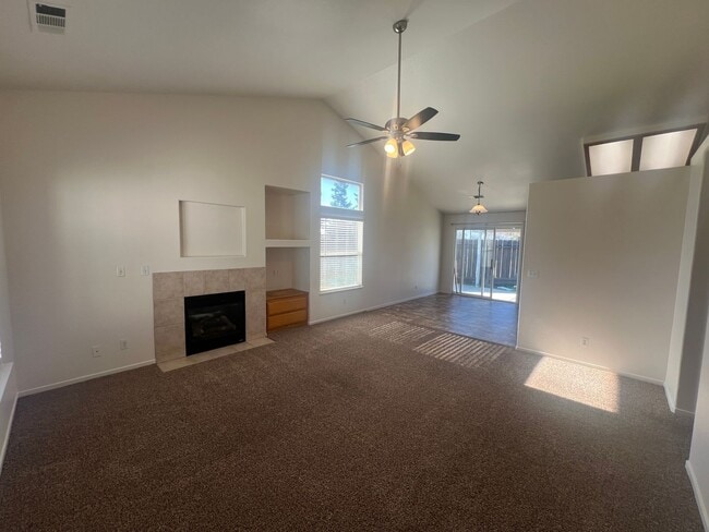 Building Photo - Single story home located in Waterford!