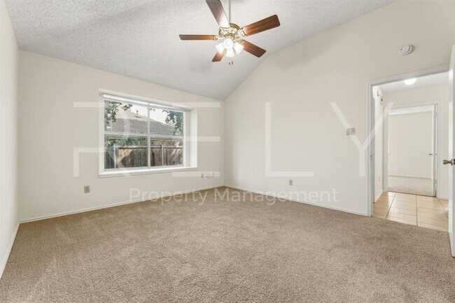 Building Photo - 604 David Curry Dr