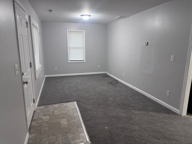 Building Photo - Charming Updated 2-Bedroom Home with Spacious Yard