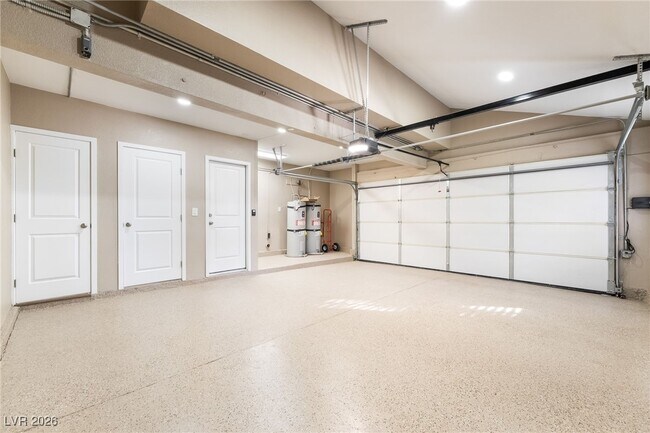 Building Photo - 968 Pinehurst Dr