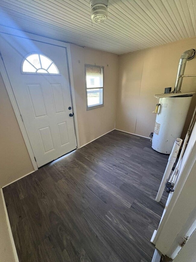 Building Photo - Spacious Home for Rent!