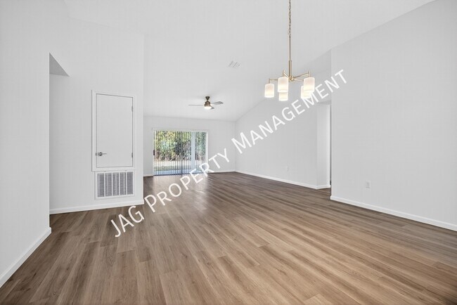 Building Photo - 615 Chaloupe St SE