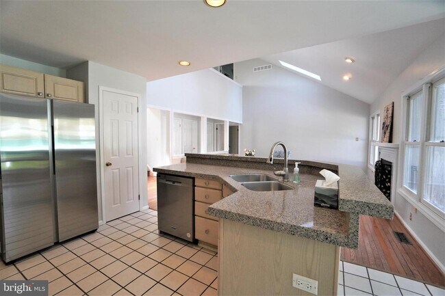 Building Photo - 104 Hidden Creek Dr