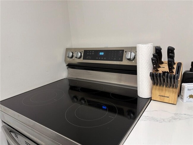 Building Photo - 934 Bay Ridge Dr