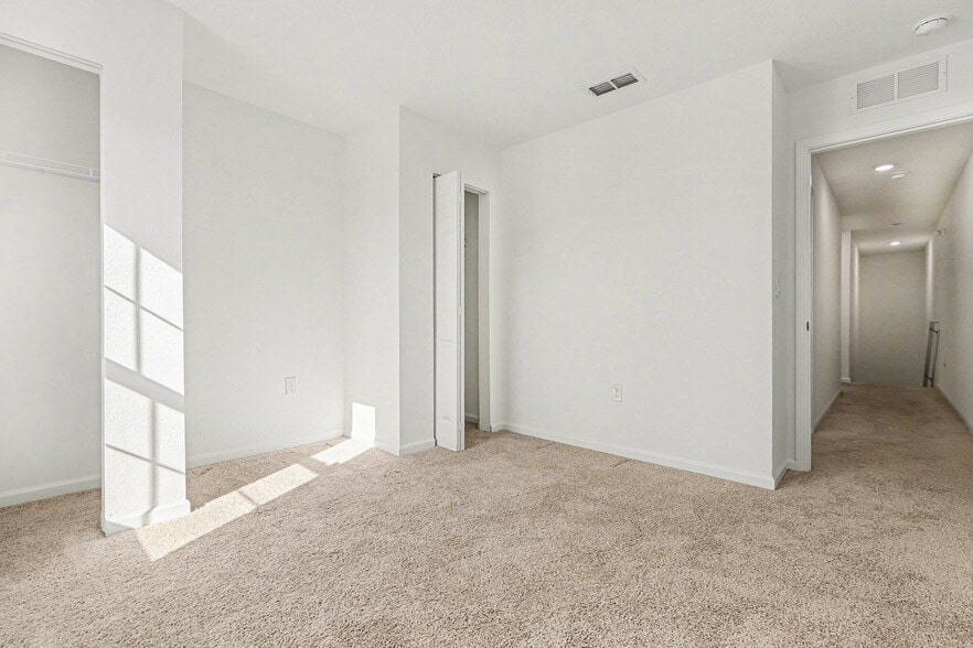 Building Photo - 9067 Gifford Dr