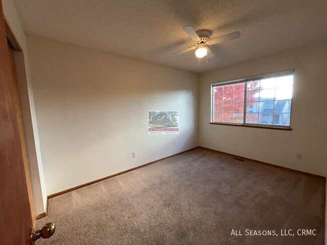 Building Photo - 5921 Fossil Dr