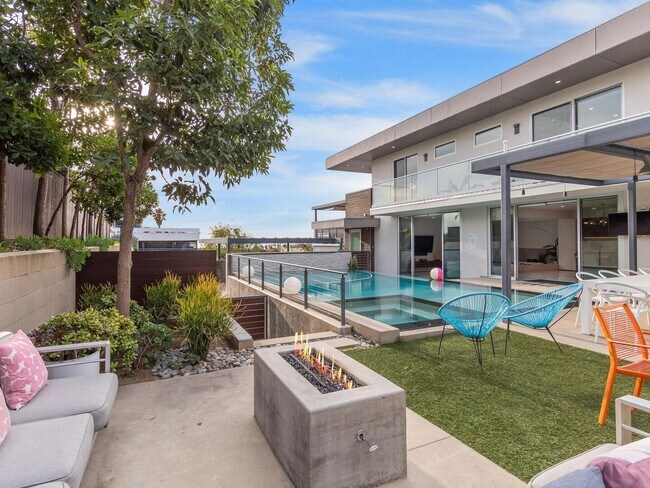 Building Photo - Solana Beach Paradise