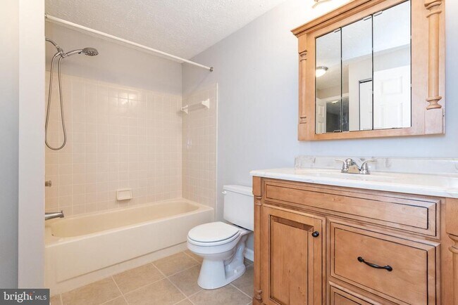 Building Photo - 3348 Raccoon Ct