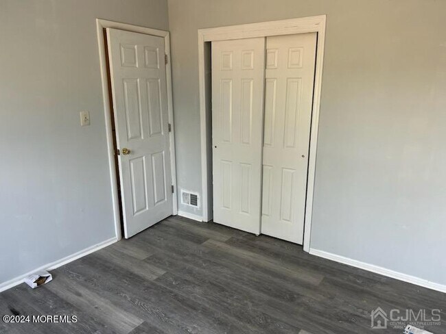 Building Photo - 197 MacArthur Ave