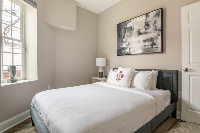 Building Photo - 701 E Street Southeast-ID1011205P