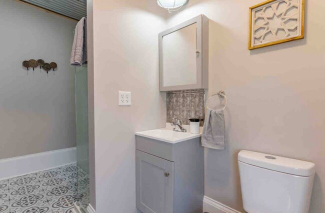 Building Photo - 404 N Washington St