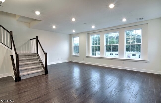 Building Photo - 702 Parkview Ln