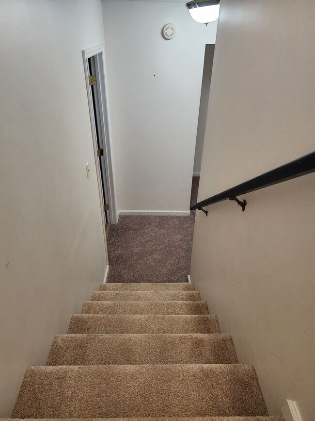 Building Photo - Maryville 37801- 3 bed 2.5 bath condo - call Tom Parry 865-607-3649