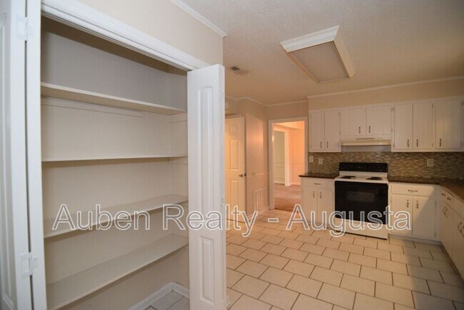 Building Photo - 490 Pheasant Run Dr