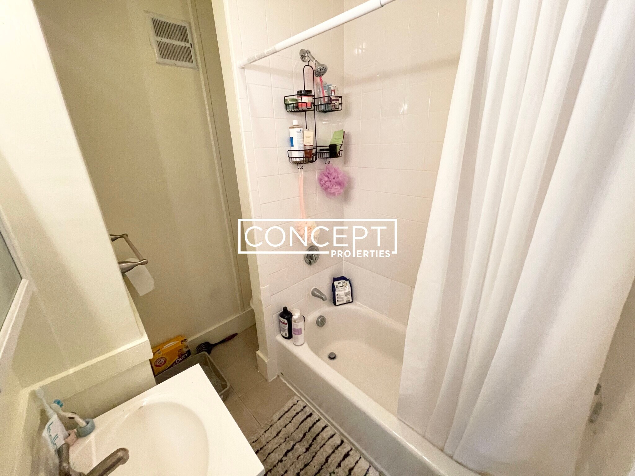 Building Photo - 24 Joy St