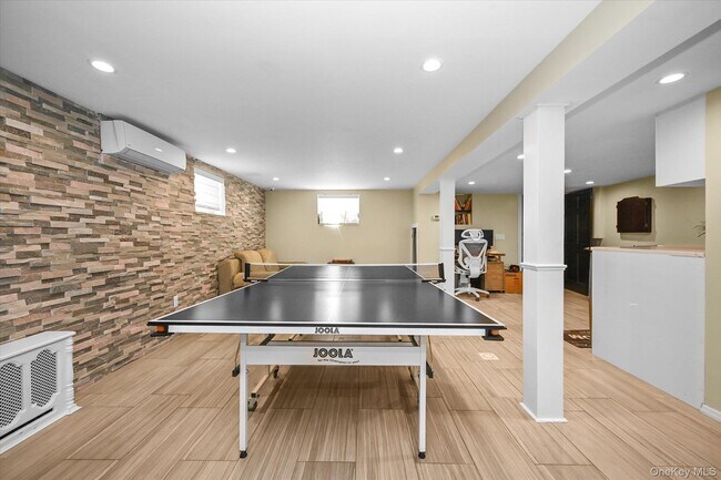 Building Photo - 85-16 Abingdon Rd