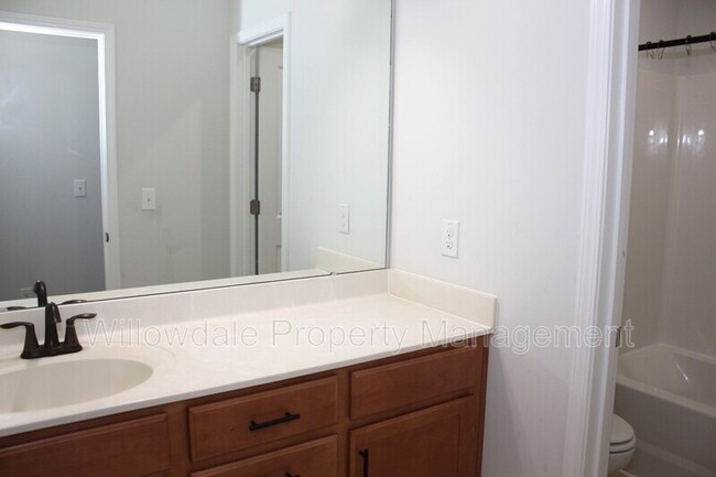 Building Photo - 200 Birdsgrove Ct
