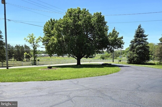 Building Photo - 8293 Leetown Rd