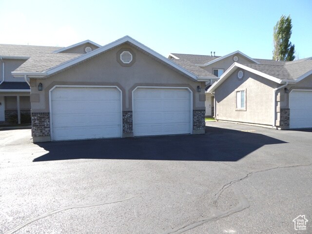 Garage - 1629 Talon Dr
