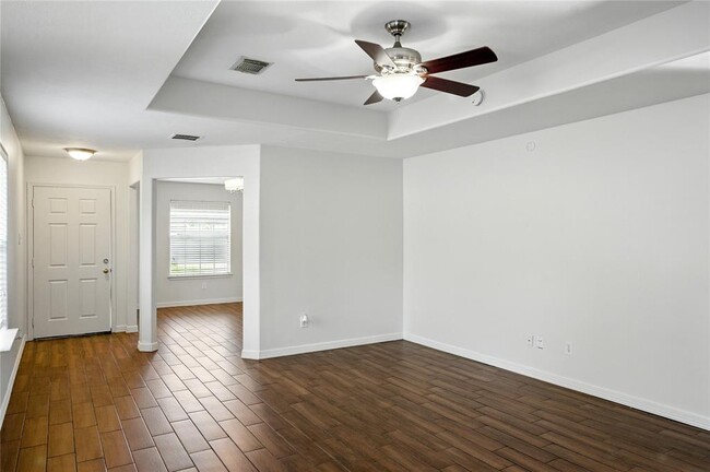Building Photo - 706 Silver Cliff Ln