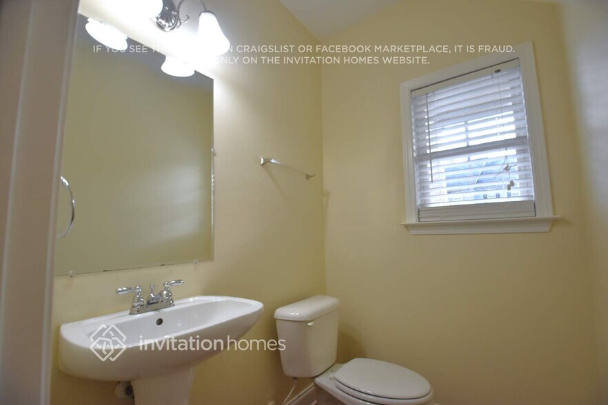 Building Photo - 2116 Leafmore Ct SE