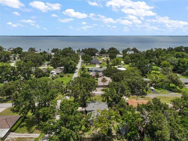 Building Photo - BEAUTIFUL 4BED 2BATH HOME WITH DETACHED OF...