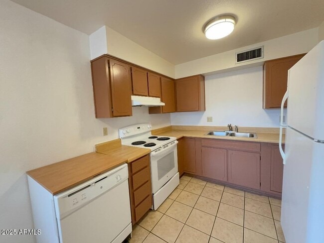 Building Photo - 4221 Plaza Oro Loma