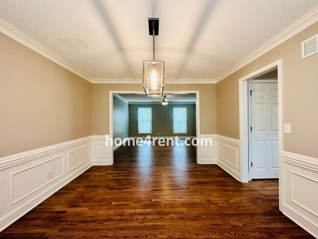 Building Photo - Wonderful Belton Home w/ Wood Floors, Finished Basement and Fenced Yard!