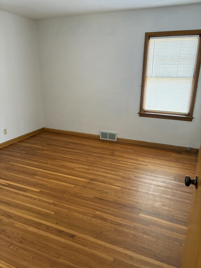 Building Photo - 326-328 E McPherson