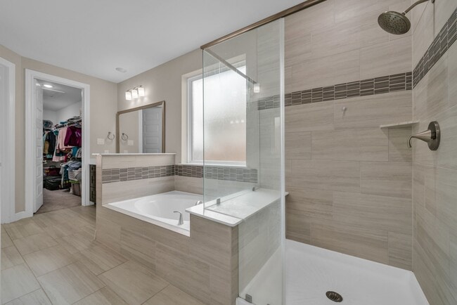 Building Photo - 2030 Woodland Pine Ct