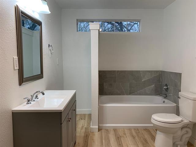 Building Photo - 1046 W Collins St