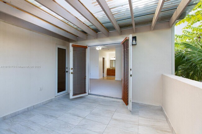 Building Photo - 2913 SW 30th Ct