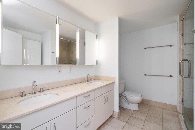 Building Photo - 219 S 18th St