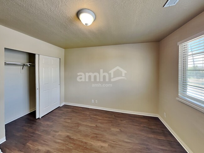 Building Photo - 2204 N 1960 W