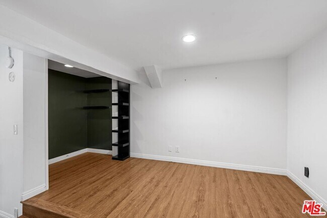 Building Photo - 1440 Veteran Ave