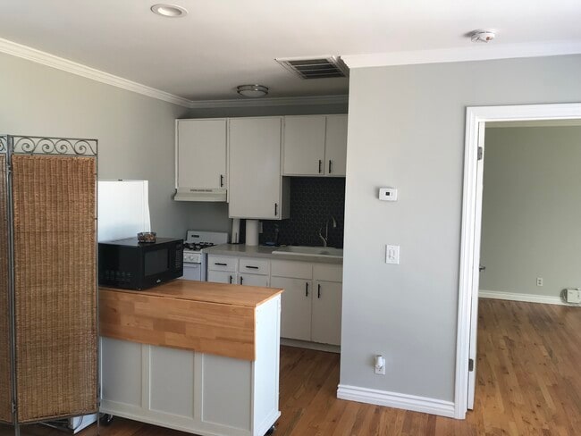 Building Photo - 1304 S Irena Ave