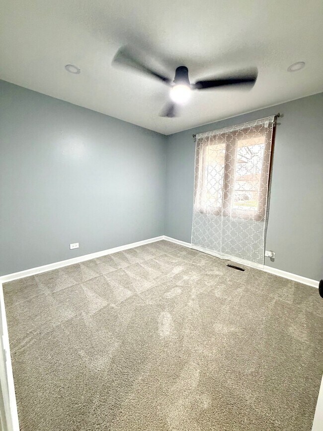 Building Photo - 1310 Somerset Ln