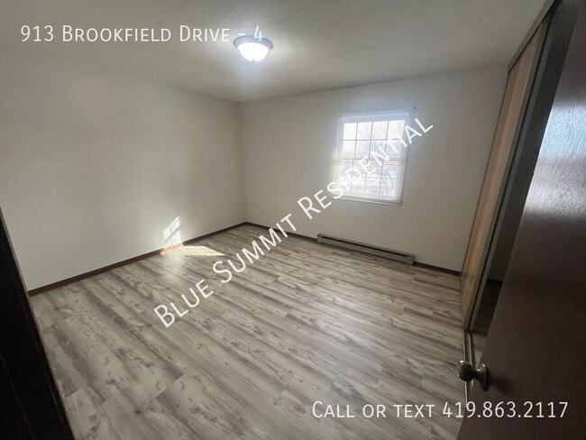Building Photo - 913 Brookfield Dr