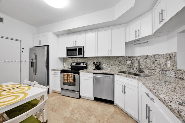 Building Photo - 888 Brickell Key Dr
