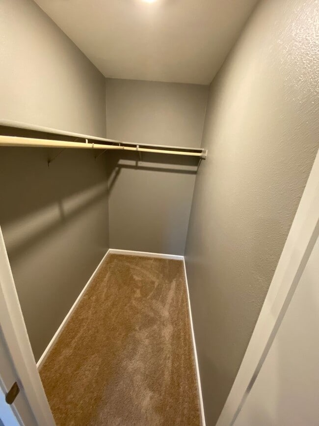 Building Photo - Beautiful home in desirable neighborhood for rent in Visalia CA