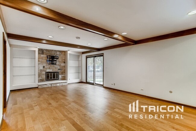 Building Photo - 2479 Lakeside Dr