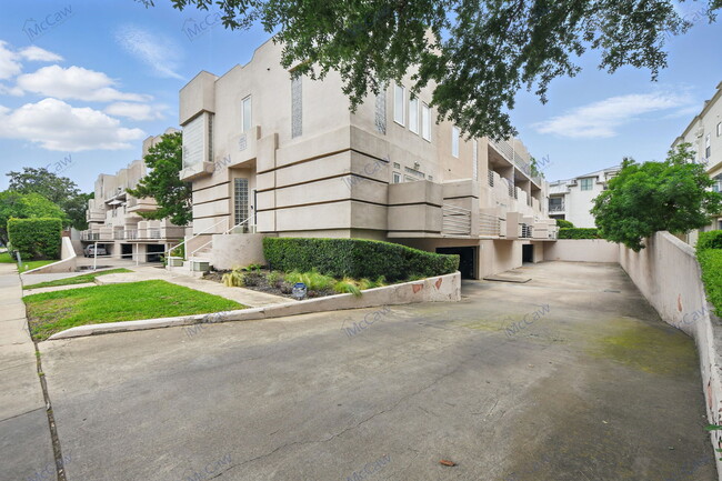 Building Photo - 4040 Avondale Ave