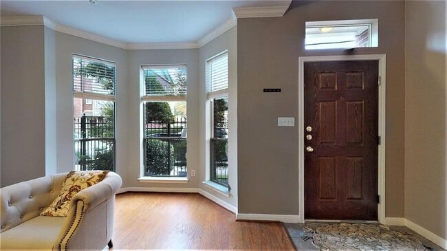 Building Photo - 2104 Gillette St