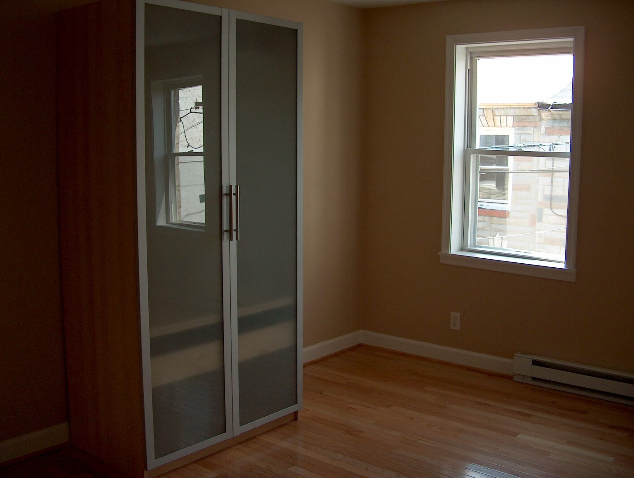 Building Photo - 515 S Madeira St