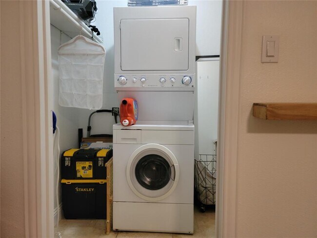 Building Photo - 5326 Fleetwood Oaks Ave