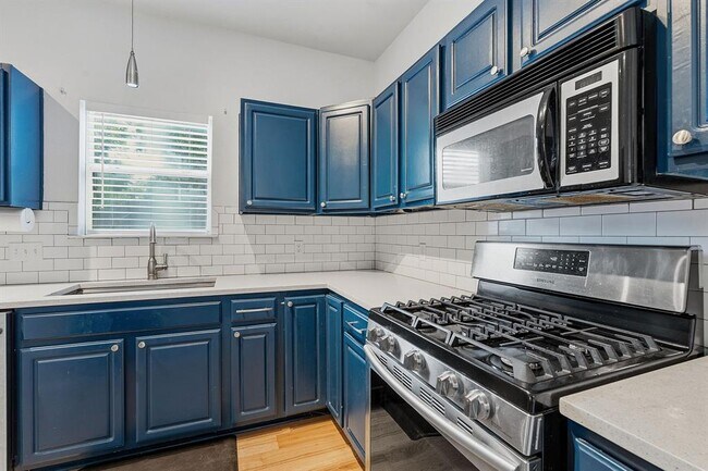 Building Photo - 2720 Oak Springs Dr