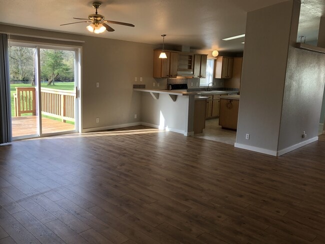 Building Photo - Beautiful and Convenient Turner Location!