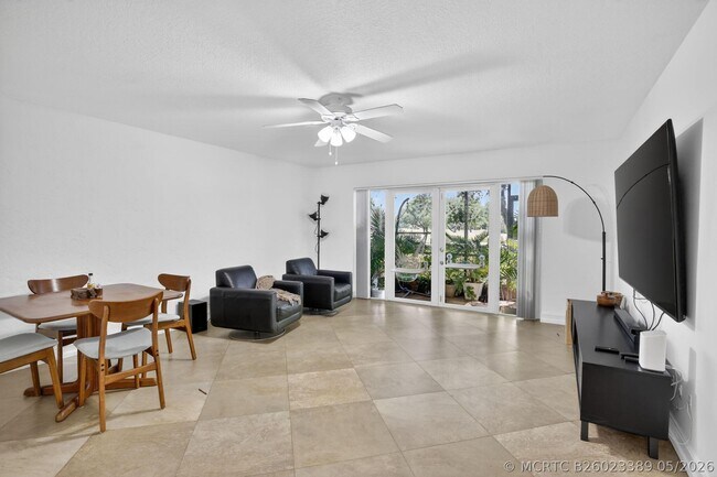 Building Photo - 9101 Jacaranda Ln