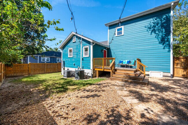 Building Photo - 211 Hargrove St