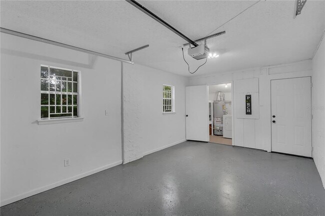 Building Photo - 10444 Kingbrook Ln